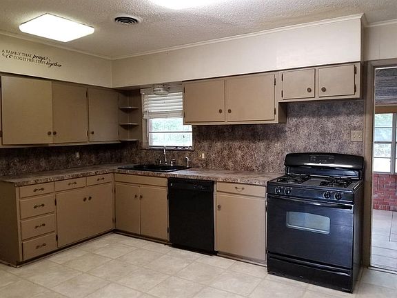 4th image of 1808 W Beverly Dr