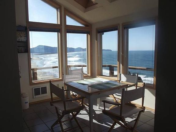 Breakfast nook over Ocean