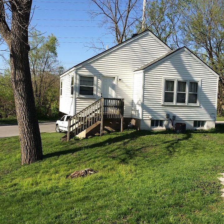2nd image of 327 N Russell Ave