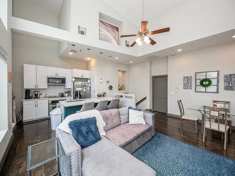 1535 Birdsall St #C — Photo 9