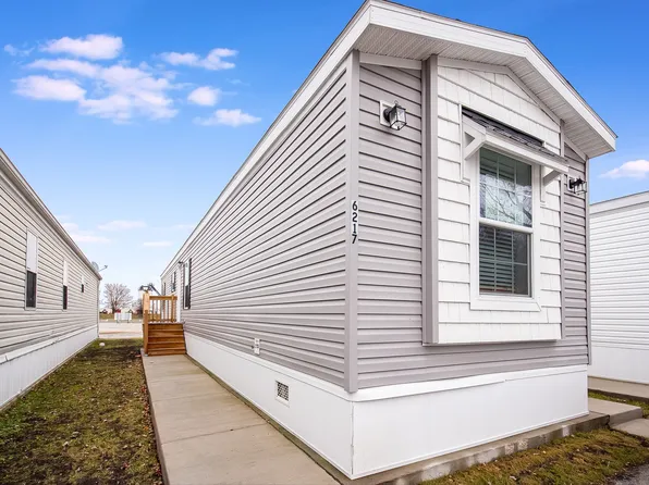 6217 Roger Ln #26, Hodgkins, IL 60525