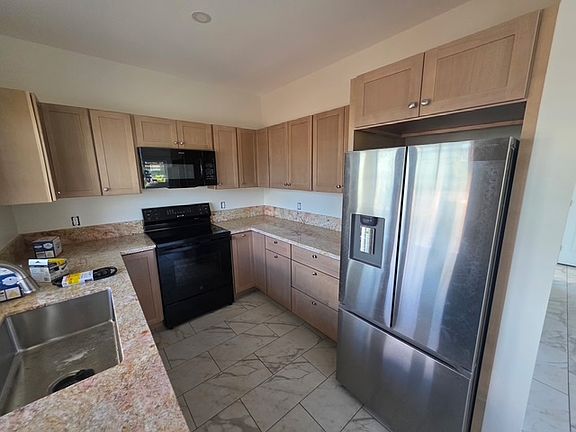 5th image of 90 Shaw St Floor 1