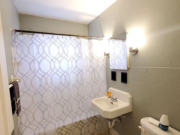 2nd image of 3438-3448 E Broad St