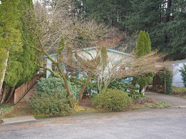16000 SE Powell Blvd Unit 27, Portland, OR 97236