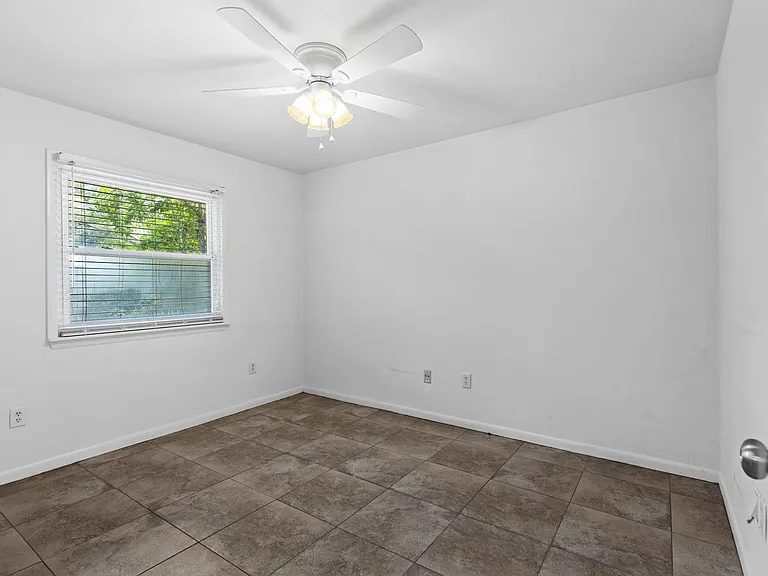 2620 NW 48th Pl — Photo 14