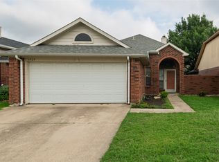 6929 Aston Dr, North Richland Hills, TX 76182