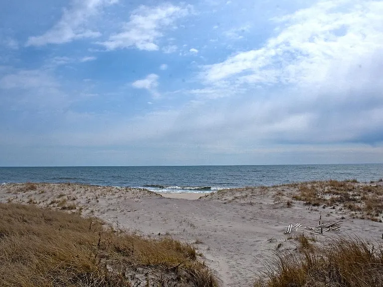 493 Dune Rd — Photo 12