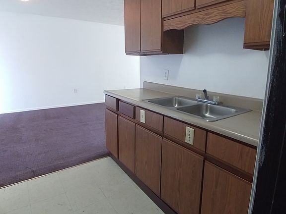 3rd image of 2820 Oxford Ln