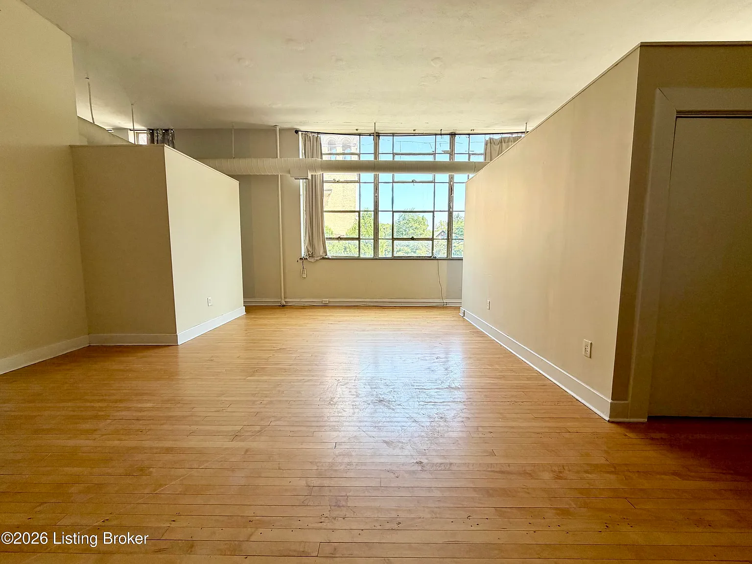 2 bed, 1.0 bath, 750 sqft, $1,000 — Photo 2