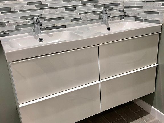 Master bathroom 