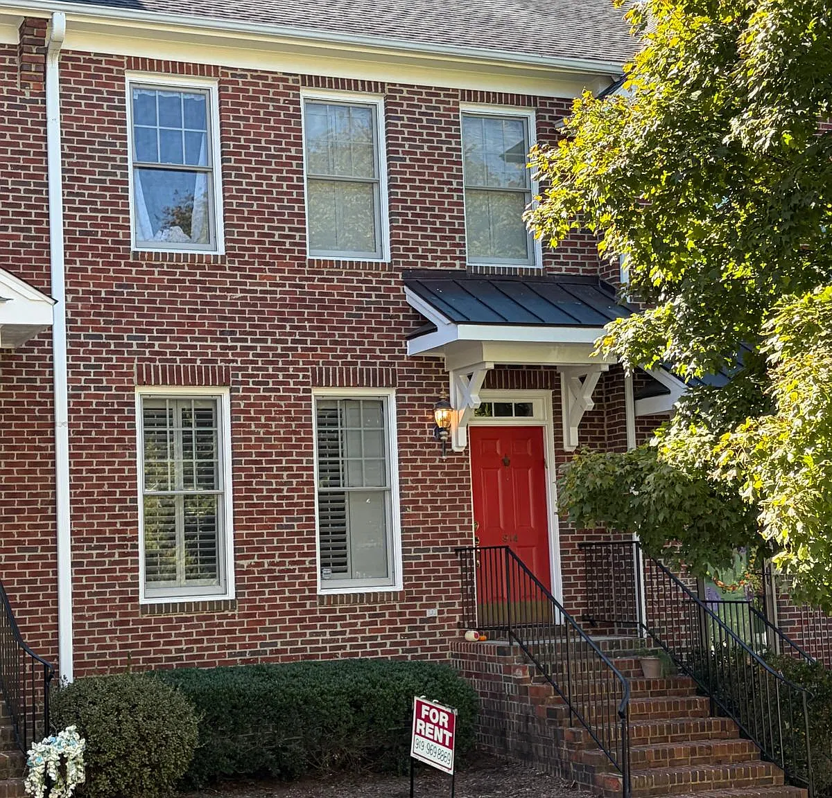 2 bed, 2.5 bath, 1296 sqft, $2,050 — Photo 1
