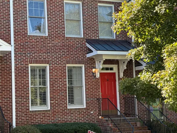 914 Edgewater Cir, Chapel Hill, NC 27516