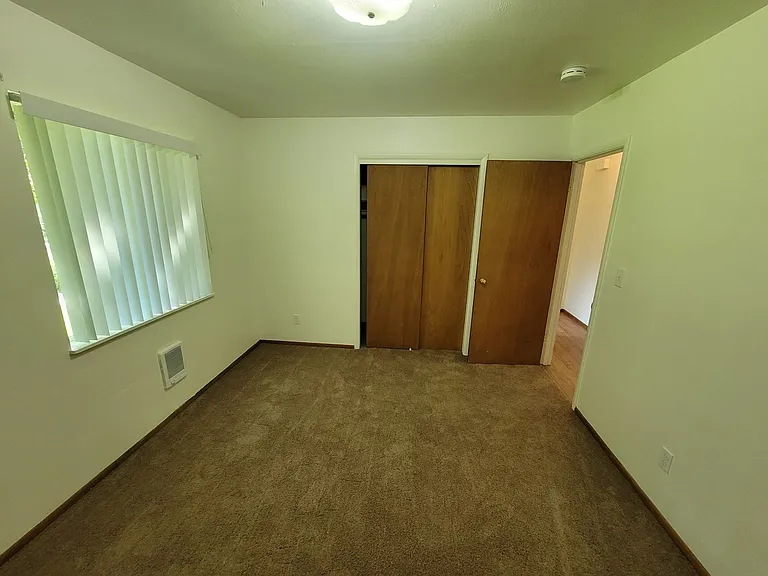 Lovely 2 Bed + 1 Bath in Forest Grove!! Near Pacific University!! Updated in 2021 + Pet-Friendly!! — Photo 9