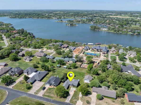 124 Sequoya Dr, Lake Kiowa, TX 76240