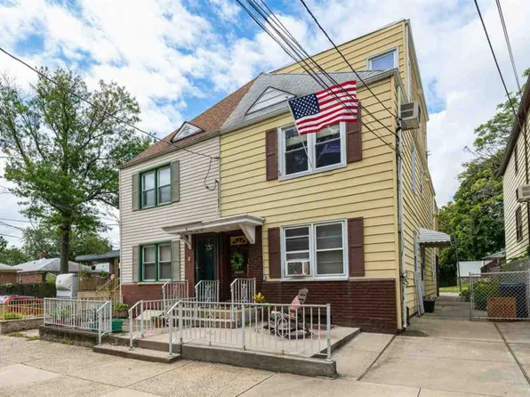 11 Lord Ave, Bayonne, NJ 07002