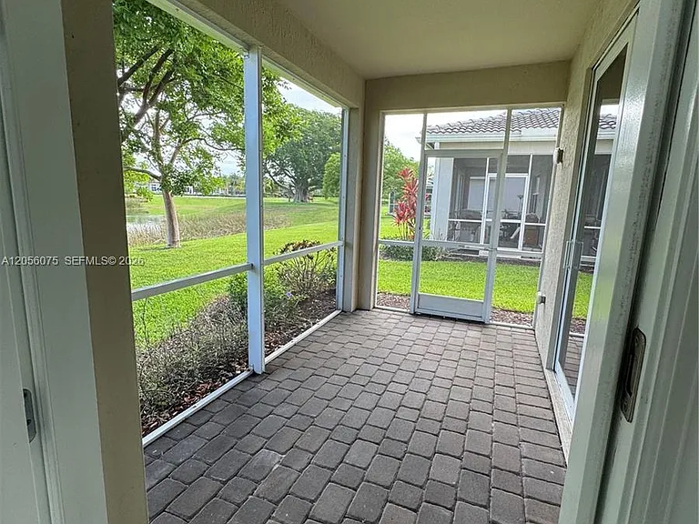 4729 Greenway Dr — Photo 5