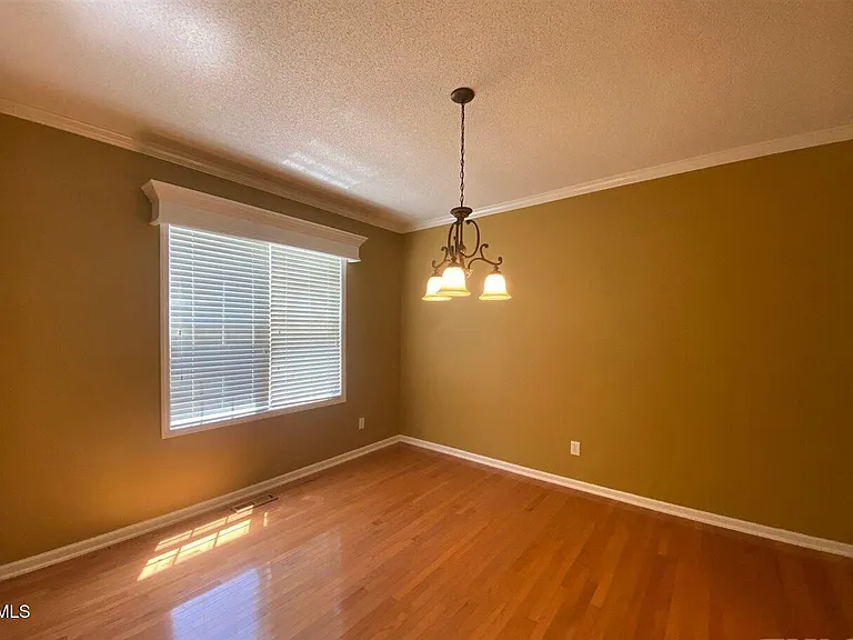 3117 Cregler Dr — Photo 2