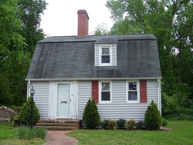 1st image of 213 Surry Ln