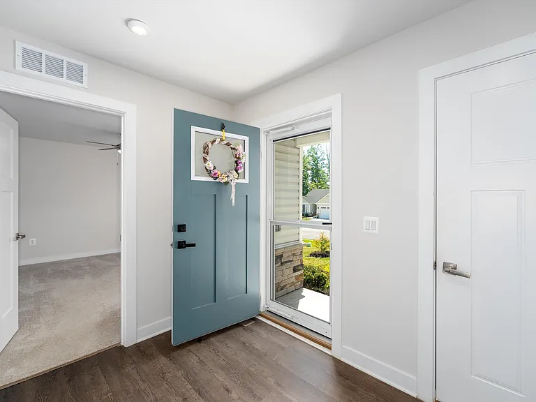93 Archer Dr — Photo 10