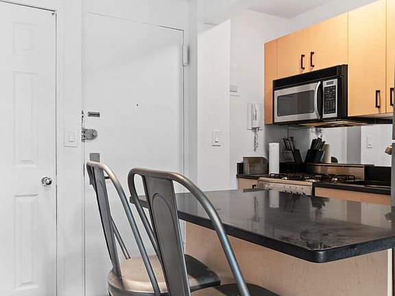 4th image of 425 E 78th St APT 6E