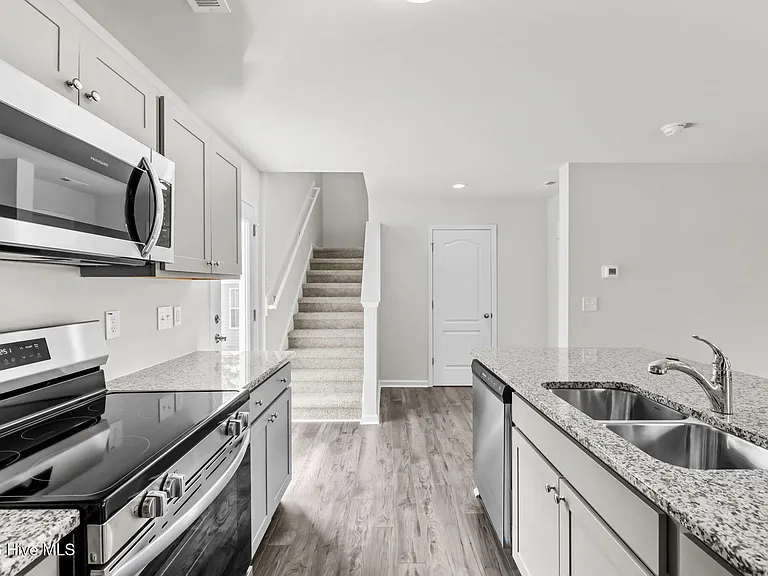 705 Conductor Ct — Photo 8
