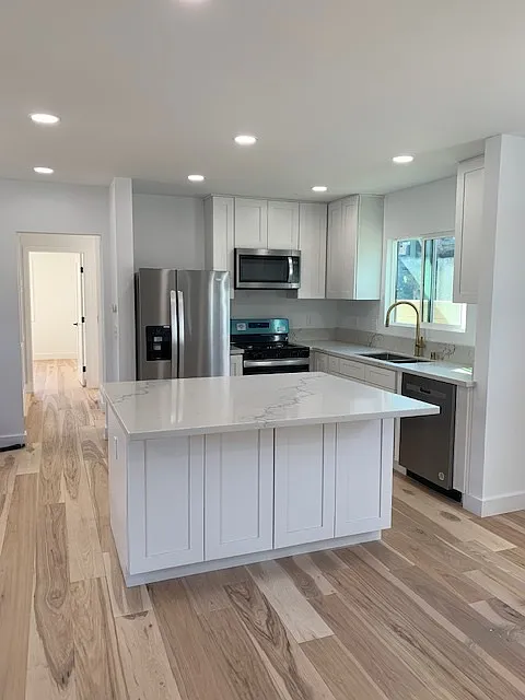 2 bed, 874 sqft, $5,000 — Photo 4
