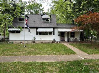 31784 Florence St, Garden City, MI 48135
