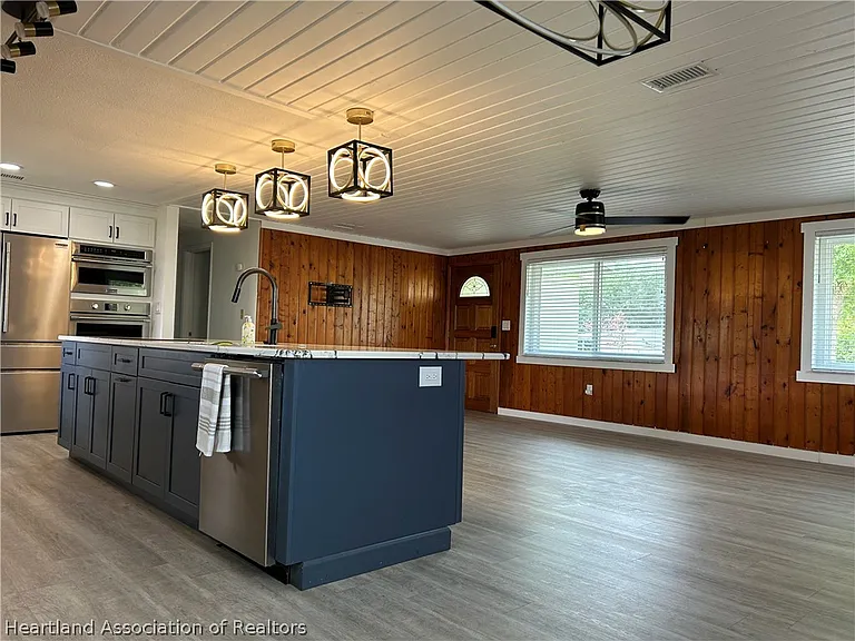 1150 Rialto Ave — Photo 8