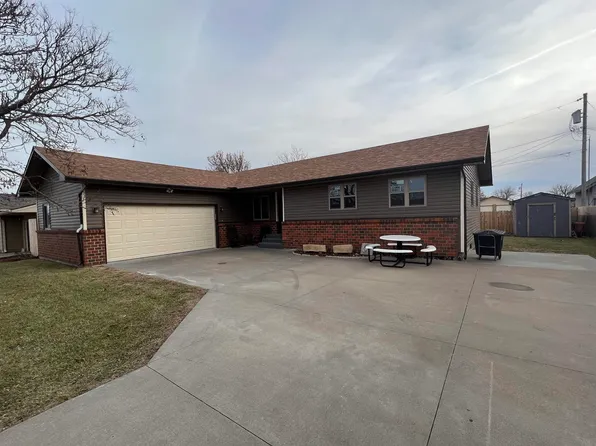 6031 Hemlock Dr, Great Bend, KS 67530