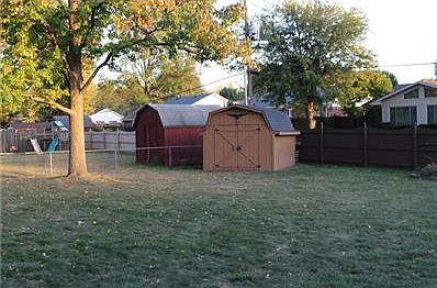 Family room Indoor and out door dining