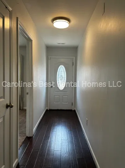 5 bed, 2.5 bath, 2214 sqft, $2,400 — Photo 2