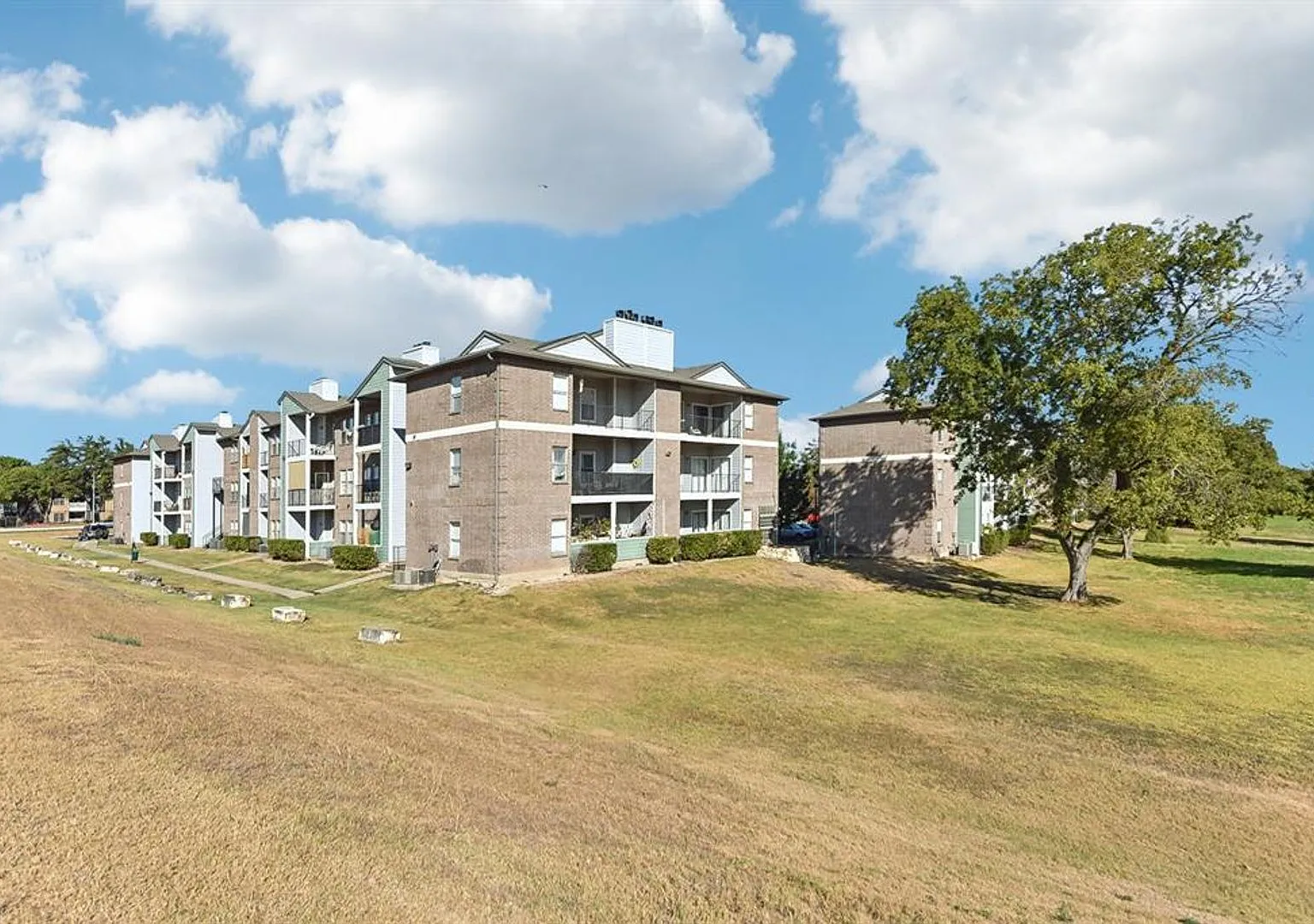 Edgecreek Condo for Lease close to the Domain — Photo 1