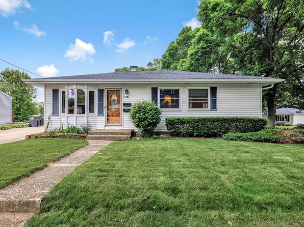 1981 Jan AVENUE, Waukesha, WI 53188