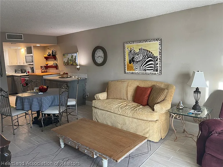 121 Country Club Dr #302 — Photo 12