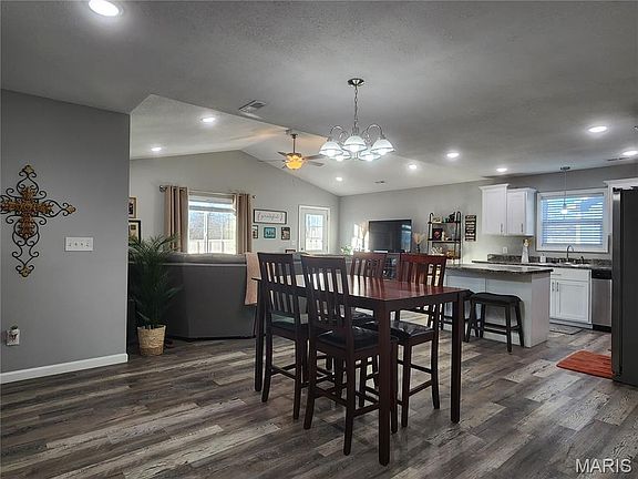 3rd image of 202 Macintosh Ln