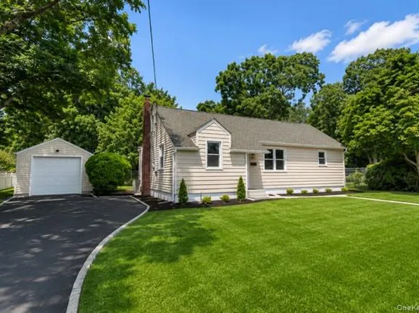 1340 Manor Lane, Bay Shore, NY 11706