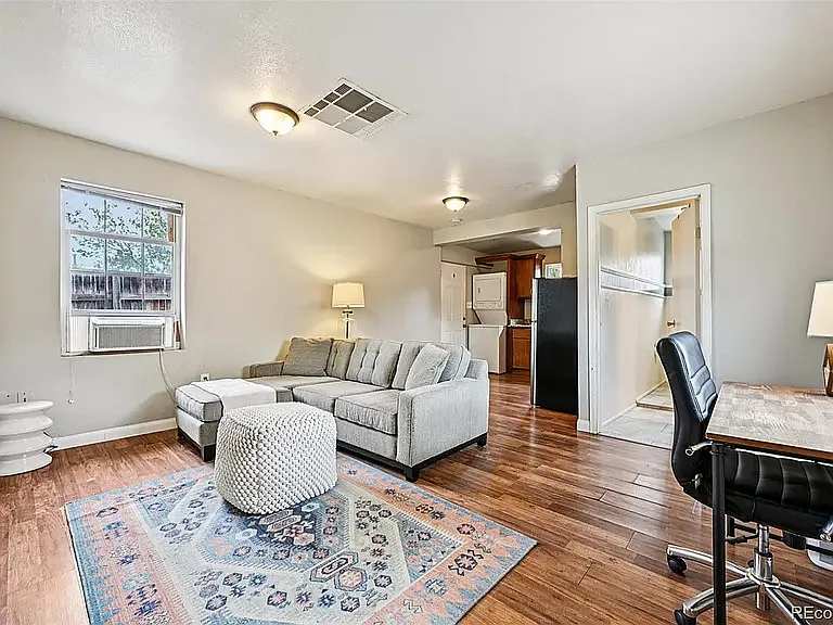 734 Perry St — Photo 3