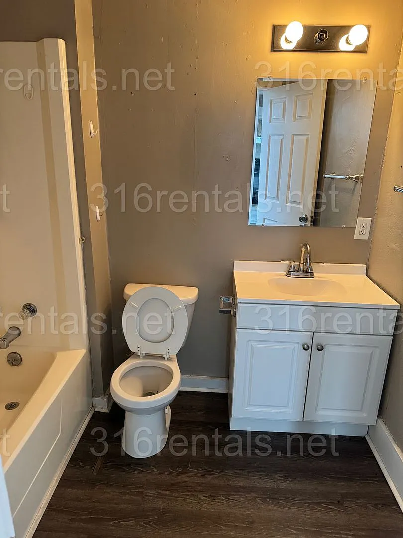 State Street Apartments — Photo 4