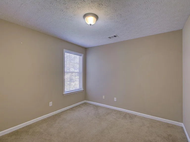 2820 Northcliff Dr — Photo 23