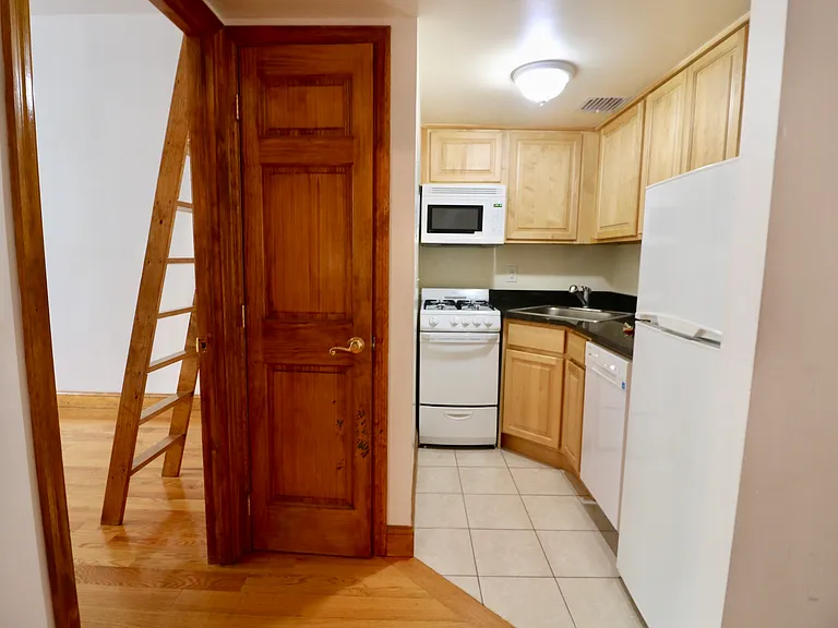 336 W 77th St #6 — Photo 5
