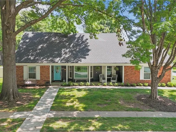 9849 Riggs St, Overland Park, KS 66212