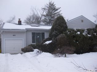 44 Cloverfield Rd S, Valley Stream, NY 11581