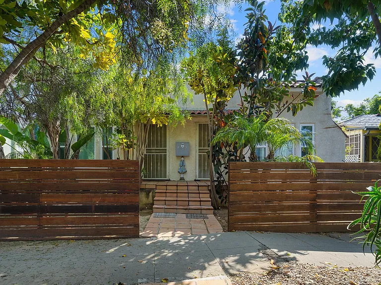 221 6th Ave — Photo 45
