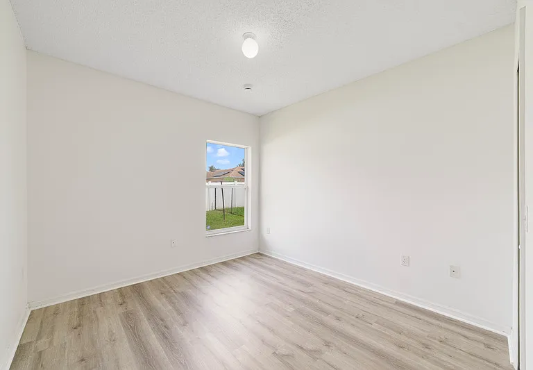 566 Hummingbird Ct — Photo 10