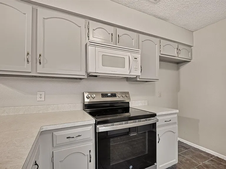 16451 Cavendish Dr — Photo 15