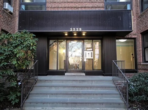 2229 Knapp Street image 1 of 21