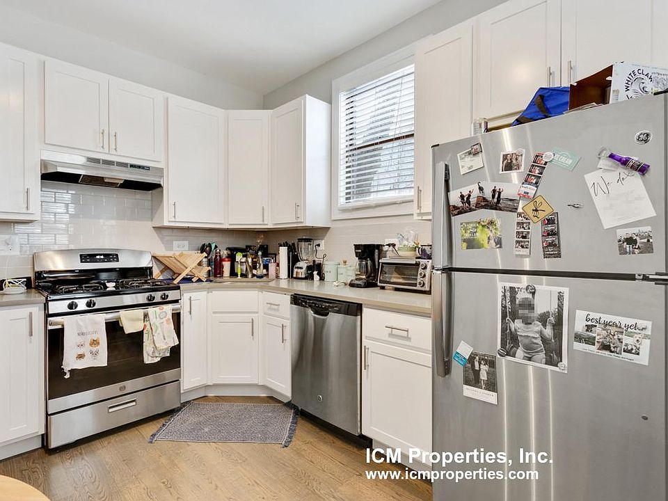 1st image of 3250 N Lakewood Ave #2N