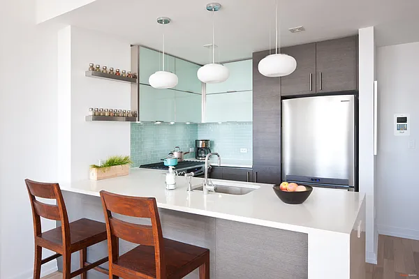 Sold by Modern Spaces | media 7