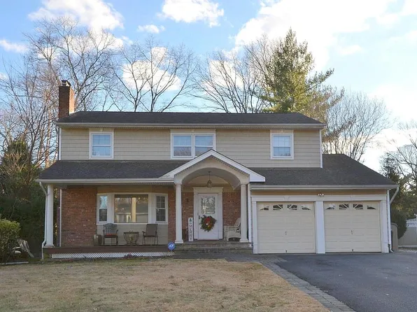 4 Alberta Court, Smithtown, NY 11787