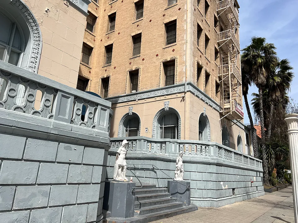 627 1/2 S Normandie Ave #H508